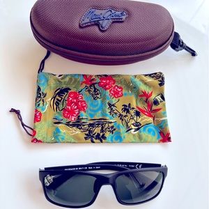 Rectangular Polarized Maui Jim sunglasses, new without tags . Pakowai Arch model